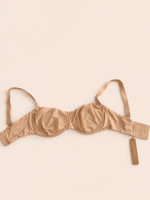 SKIMS No Show Molded Unlined Balconette Bra — 32D